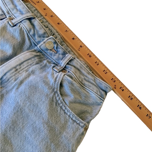 American Eagle Mom Denim Jeans Light Blue Wash Slight Stretch Size 6 Short - Picture 5 of 12